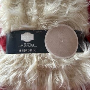 Faux fur tree skirt NWT